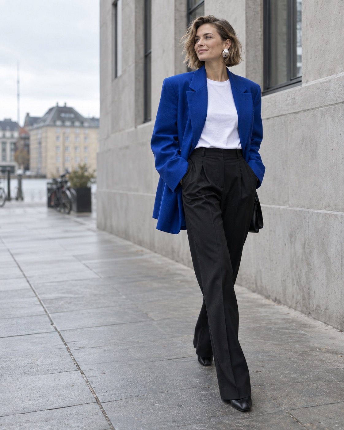 Den blå blazer, der gør mandag lettere
